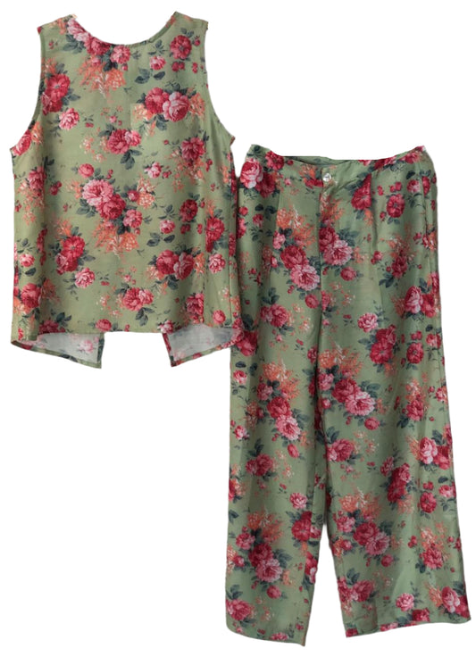 Floral outfit with top and pants